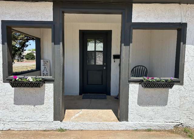 Property at 810 S 10th St, Slaton, TX 79364, 3 beds, 2 baths