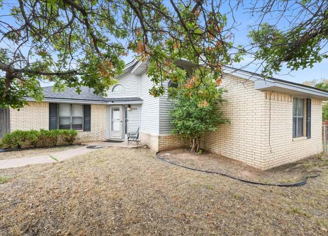 Property at 2301 92nd St, Lubbock, TX 79423, 3 beds, 2 baths