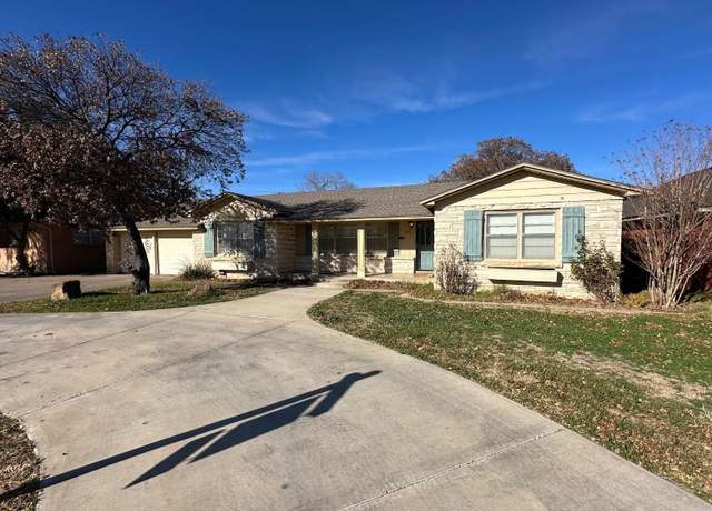 Property at 3018 32nd St, Lubbock, TX, 4 beds, 3 baths