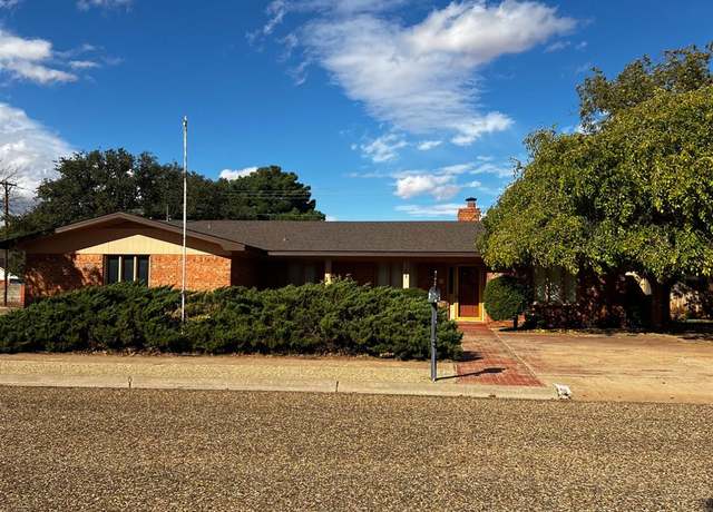 Property at 1301 E Ward St, Brownfield, TX 79316, 3 beds, 2 baths