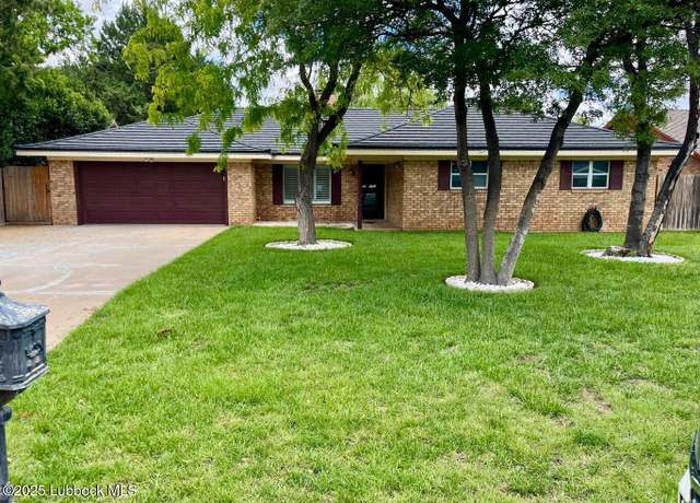 Property at 1302 Itasca St, Plainview, TX 79072, 3 beds, 2 baths