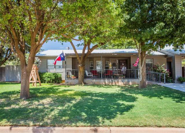 Property at 1208 15th St, Seagraves, TX 79359, 3 beds, 2 baths