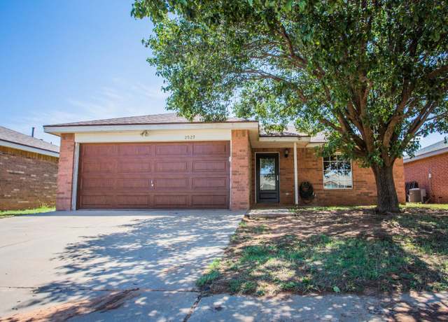Property at 2527 109th St, Lubbock, TX 79423, 2 beds, 2 baths