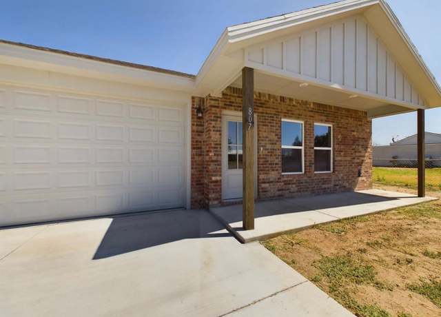 Property at 807 12th St, Shallowater, TX 79363, 3 beds, 2 baths