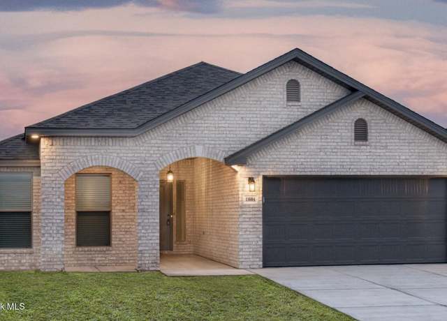 Property at 911 E 35th St, Wolfforth, TX 79382, 4 beds, 2 baths