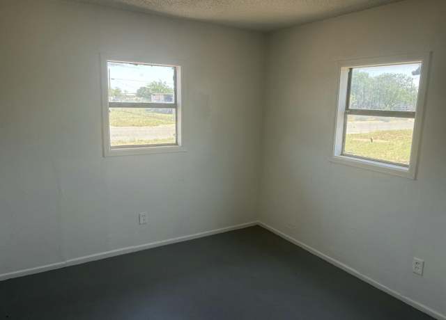 Property at 1710 E 15th St, Lubbock, TX 79403, 4 beds, 2 baths
