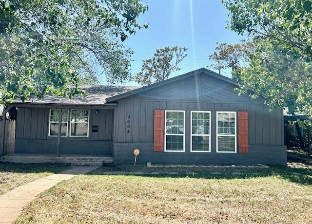 Property at 3904 Avenue R, Lubbock, TX 79412, 3 beds, 2 baths