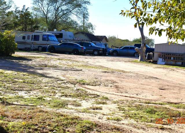 Property at 1669 112th St, Lubbock, TX 79423, 1 bed, 1 bath