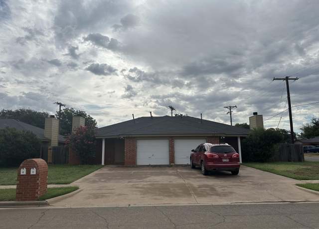 Property at 2320 78th St, Lubbock, TX 79423, 2 beds, 2 baths