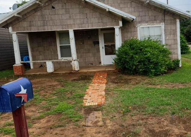 Property at 911 Ave. St E, Abernathy, TX 79311, 3 beds, 1 bath