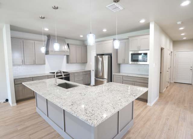 Property at 5017 55th St, Lubbock, TX 79414, 2 beds, 2.5 baths