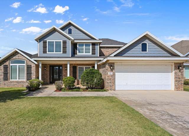 Property at 825 Ave T, Shallowater, TX 79363, 4 beds, 3 baths