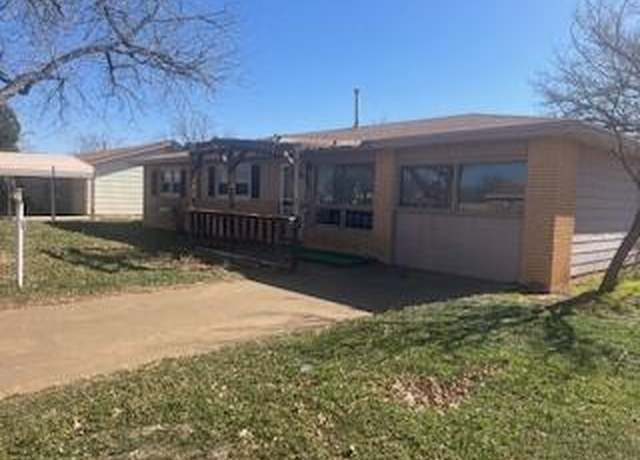 Property at 602 E Ripley St, Brownfield, TX 79316, 3 beds, 2 baths