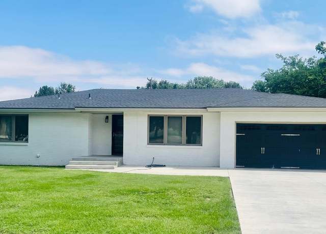 Property at 204 Country Club Ln, Levelland, TX 79336, 4 beds, 3 baths