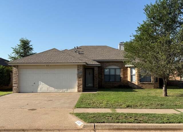 Property at 2207 92nd St, Lubbock, TX 79423, 3 beds, 2 baths