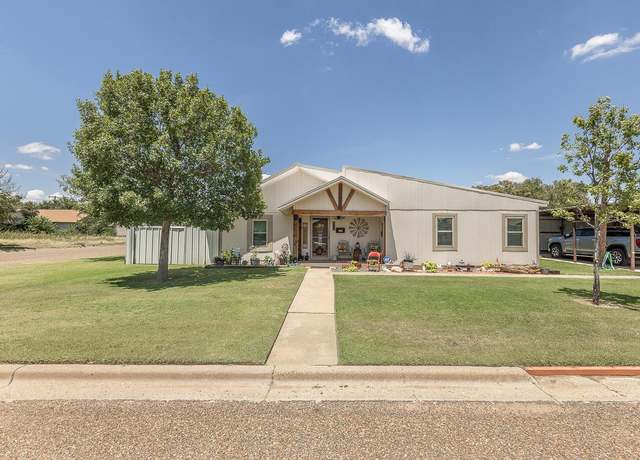 Property at 450 S 12th St, Slaton, TX 79364, 2 beds, 2 baths