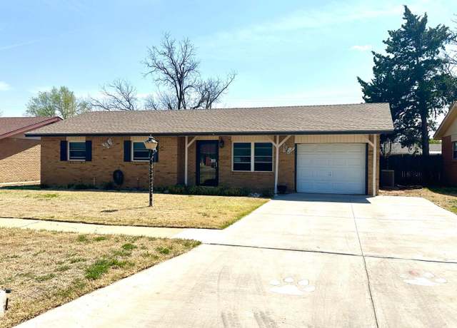 Property at 2615 W 19th, Plainview, TX 79072, 3 beds, 2 baths