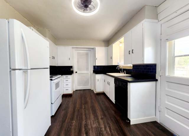 Property at 1505 Ave G, Levelland, TX 79336, 3 beds, 1 bath
