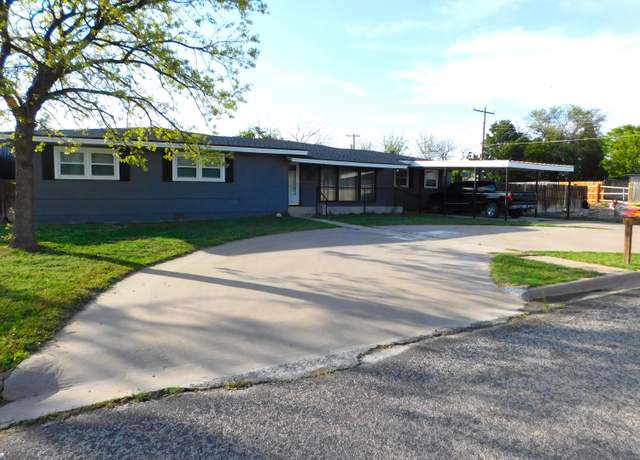 Property at 1006 W 6th St, Muleshoe, TX 79347, 3 beds, 2 baths