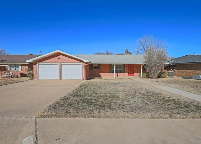 Property at 215 Cottonwood Ln, Levelland, TX 79336, 3 beds, 2 baths