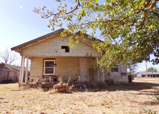 Property at 404 S Crosby St, Crosbyton, TX 79322, 2 beds, 1 bath