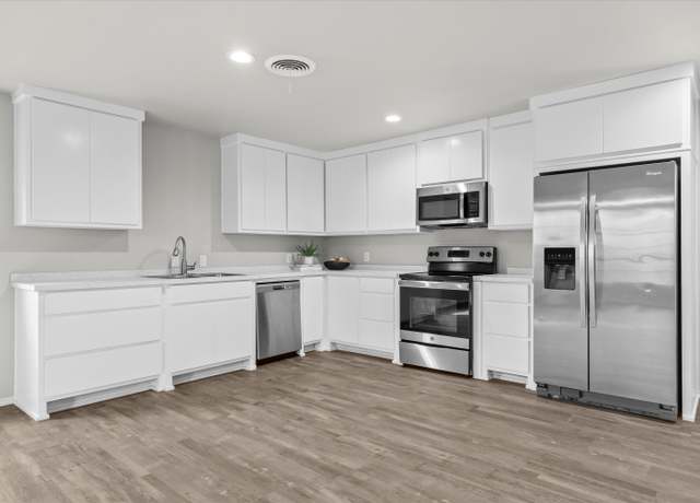 Property at 327 Hiracheta Dr, New Home, TX 79381, 4 beds, 3 baths