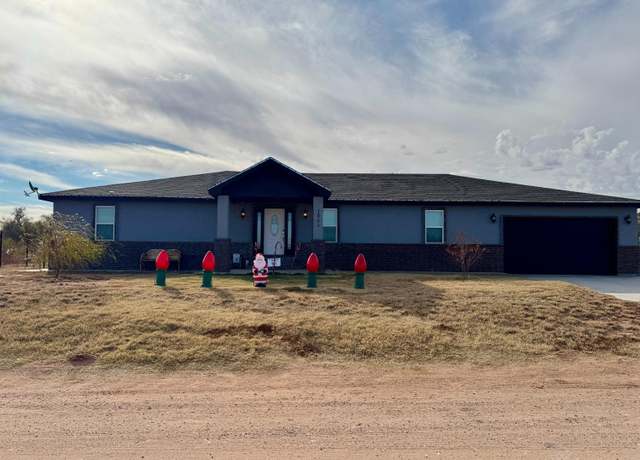 Property at 1046 Bowie St, Denver City, TX 79323, 5 beds, 3 baths