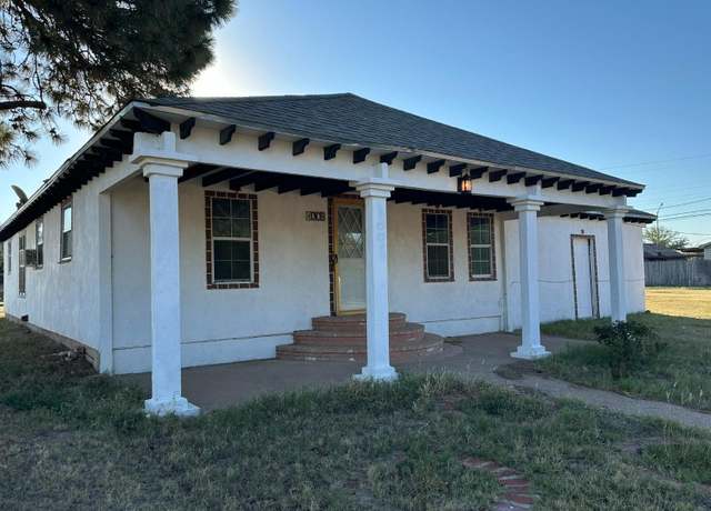 Property at 1008 Ave H, Hale Center, TX 79041, 4 beds, 2 baths