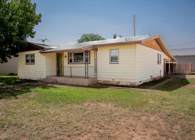 Property at 611 7th St, Wolfforth, TX 79382, 2 beds, 2 baths