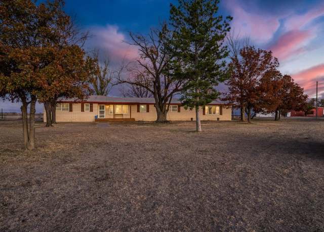 Property at 1401 County Road Z Rd, Plainview, TX 79072, 4 beds, 2 baths