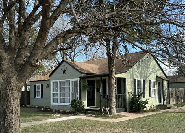 Property at 2517 27th St, Lubbock, TX 79410, 3 beds, 1 bath