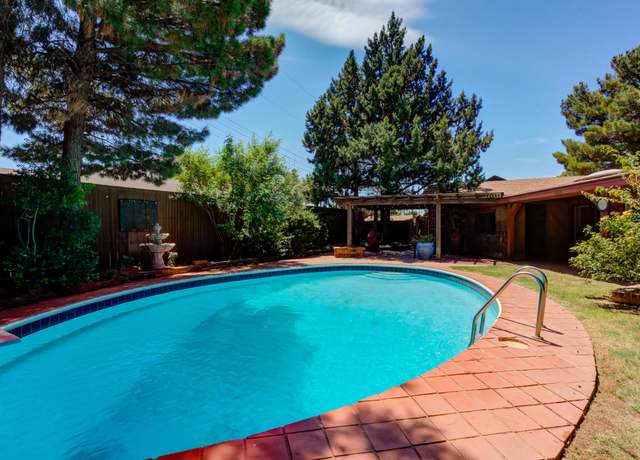 Property at 5404 17th Pl, Lubbock, TX 79416, 3 beds, 3 baths