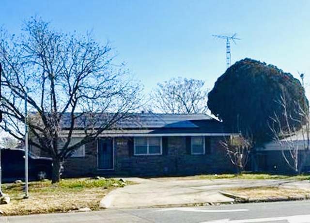 Property at 2218 Joliet St, Plainview, TX 79072, 3 beds, 2 baths