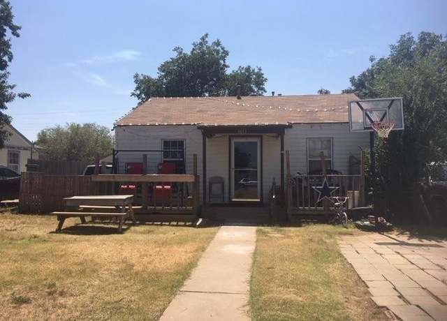 Property at 3013 Amherst St, Lubbock, TX 79415, 3 beds, 1 bath
