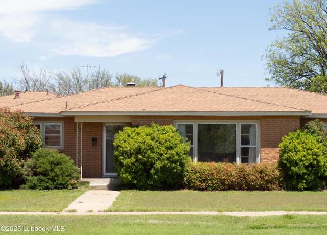 Property at 824 W Tennessee St, Floydada, TX 79235, 3 beds, 2 baths