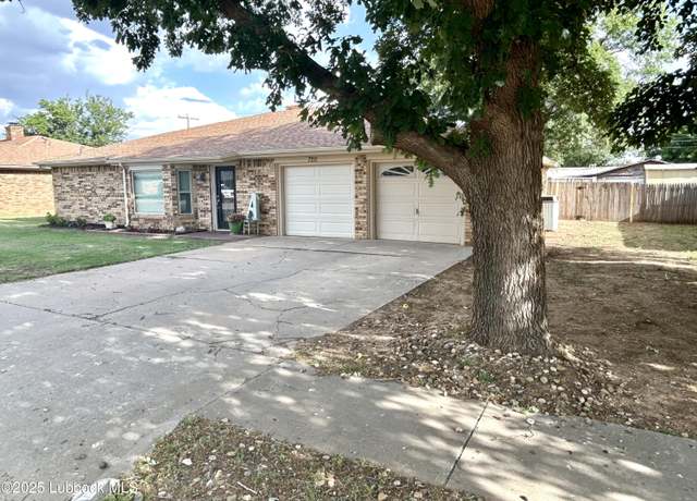 Property at 720 14th St, Shallowater, TX 79363, 3 beds, 2 baths