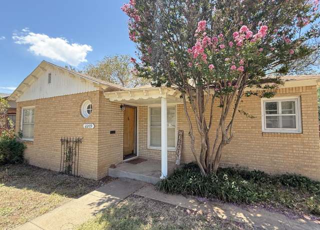 Property at 2209 17th St, Lubbock, TX 79401, 2 beds, 1 bath