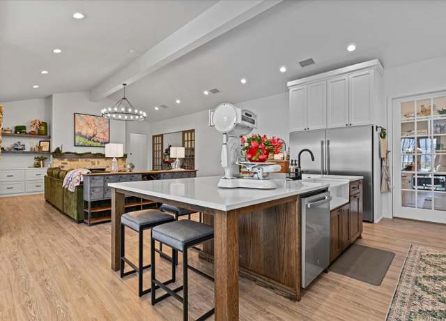 Property at 3802 127th St, Lubbock, TX 79423, 4 beds, 3 baths