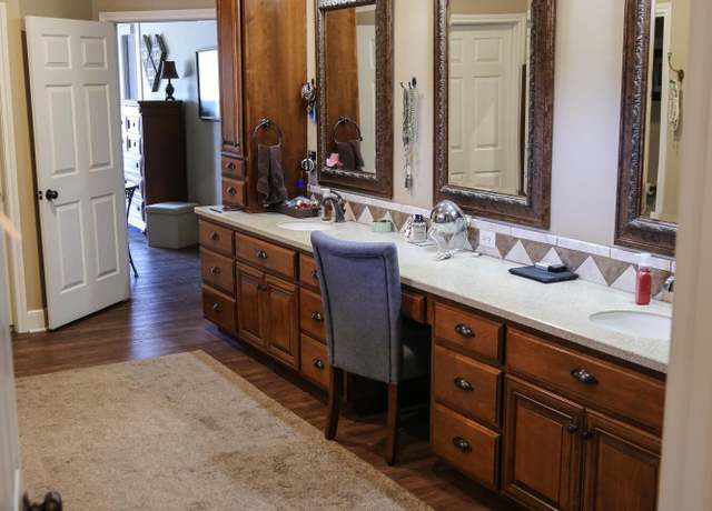 Property at 1414 Cactus Dr, Levelland, TX 79336, 3 beds, 3 baths
