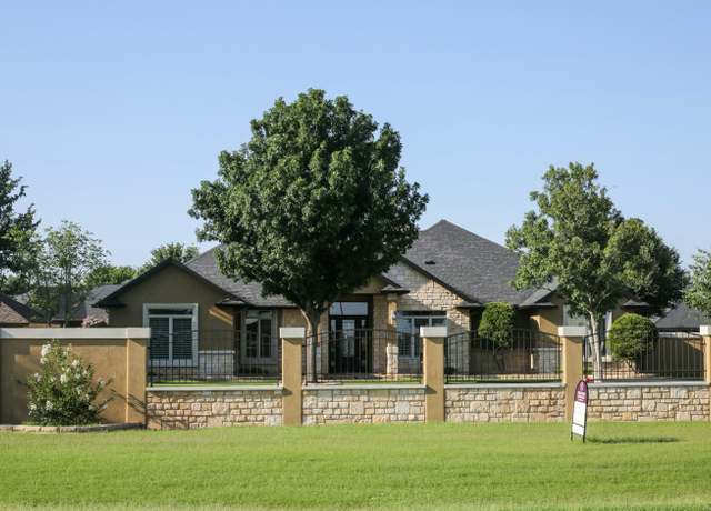 Property at 1414 Cactus Dr, Levelland, TX 79336, 3 beds, 3 baths