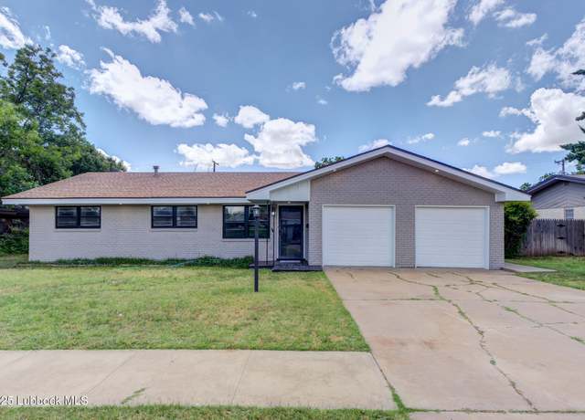 Property at 2803 W 18th St, Plainview, TX 79072, 3 beds, 2 baths
