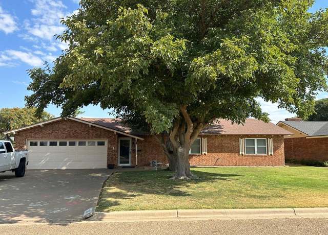 Property at 3310 W 18th, Plainview, TX 79072, 3 beds, 2 baths