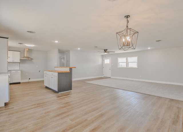 Property at 1304 62nd St, Lubbock, TX 79412, 3 beds, 2 baths