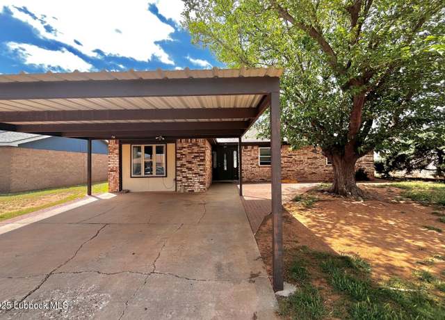 Property at 303 E 19th St, Wolfforth, TX 79382, 4 beds, 1.5 baths