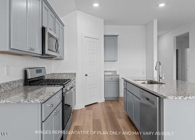 Property at 427 14th St, Wolfforth, TX 79382, 4 beds, 2.5 baths