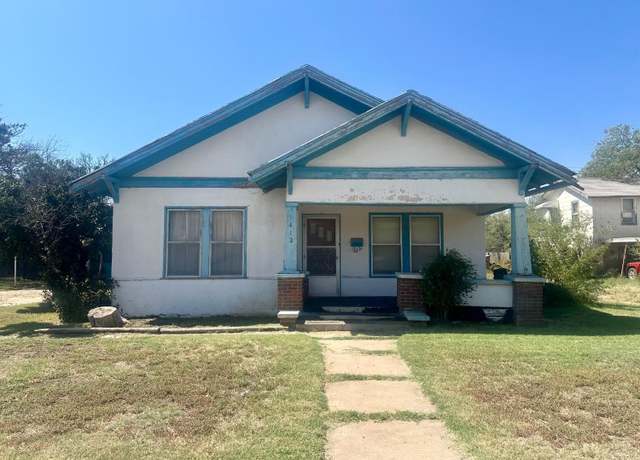 Property at 412 S Main St, Floydada, TX 79235, 4 beds, 3 baths