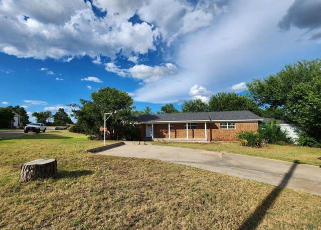 Property at 602 N Cypress St, Mclean, TX 79057, 3 beds, 2 baths