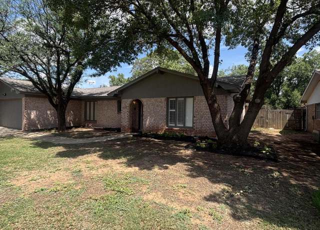 Property at 2620 78th St, Lubbock, TX 79423, 3 beds, 2 baths
