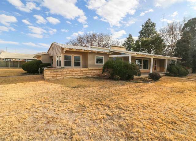 Property at 609 W 7th St, Muleshoe, TX 79347, 3 beds, 3 baths