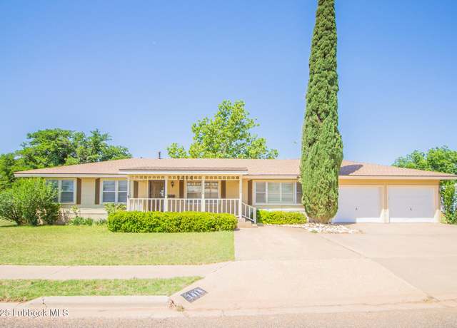 Property at 1414 E Lons St, Brownfield, TX 79316, 3 beds, 2.5 baths